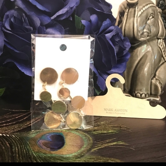 Dotsy Tiered Disc Drop Earrings - Picture 3 of 5